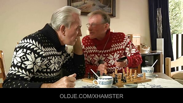 A fost ușor să seduci puiul rusesc pe masa de masaj