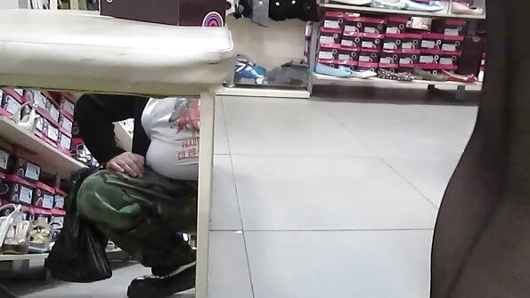 Penisul tare îi face păsăricii păroase a unei fete japoneze multă plăcere