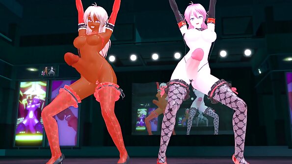 Fetele au decis să încerce distracțiile lesbiene în timp ce băieții sunt plecați