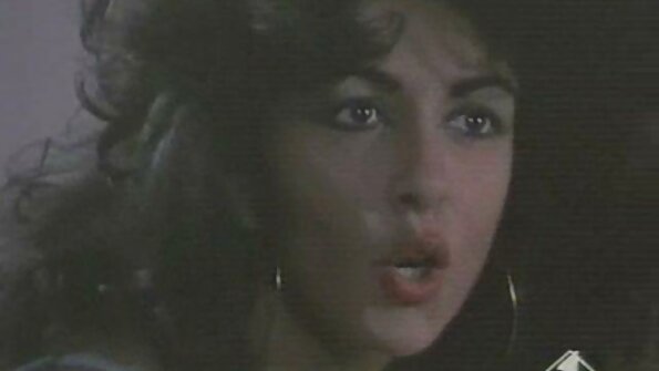 Milf-urile cu păr negru au un trio sălbatic la un picnic