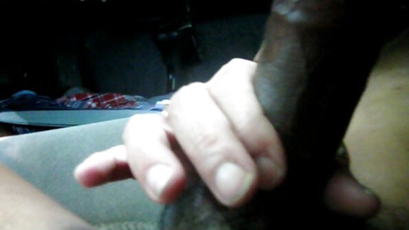 MILF este goală, așa că tot ce mai rămâne este să ia un vibrator și rock